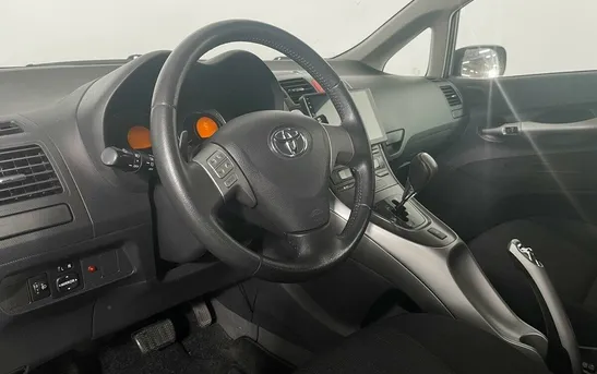 Toyota Auris 1.60 робот, фото №1